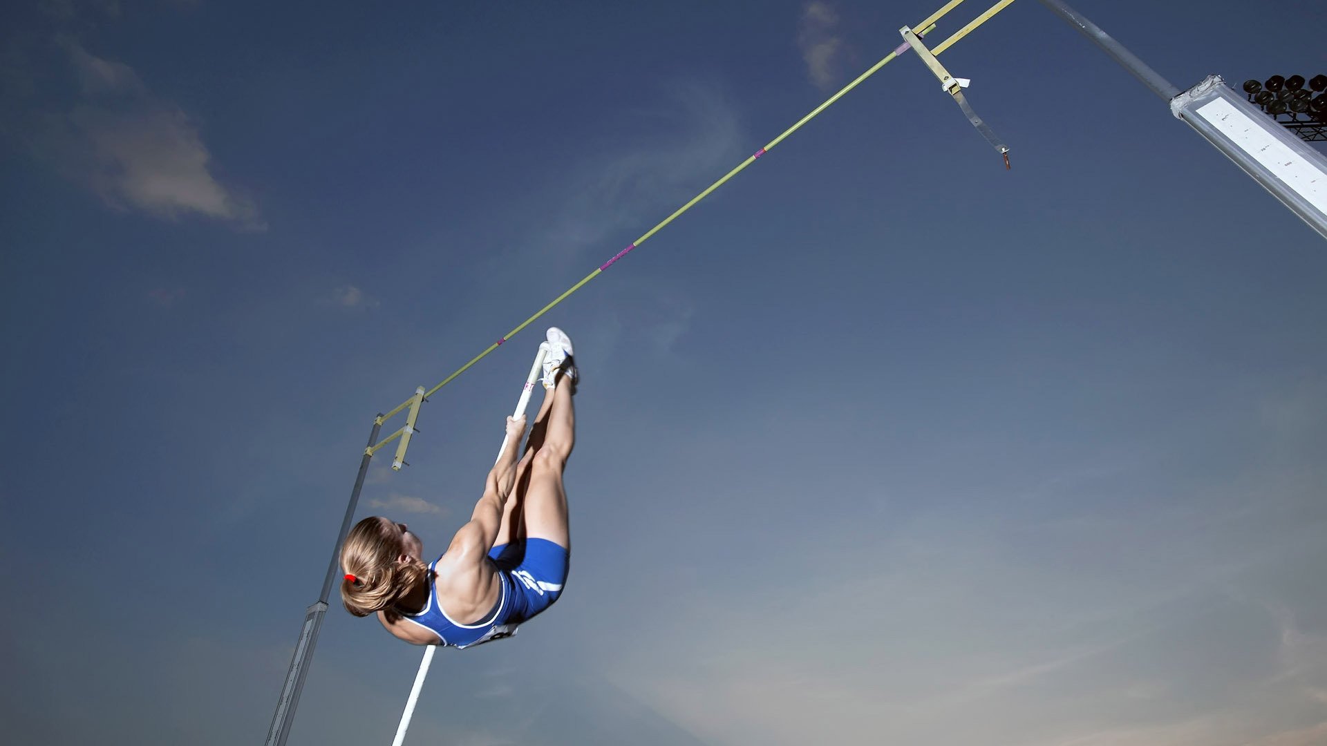 压哨绝杀与遗憾出局齐飞,76人复出首秀引媒体狂潮—体育世界一夜之间五味杂陈